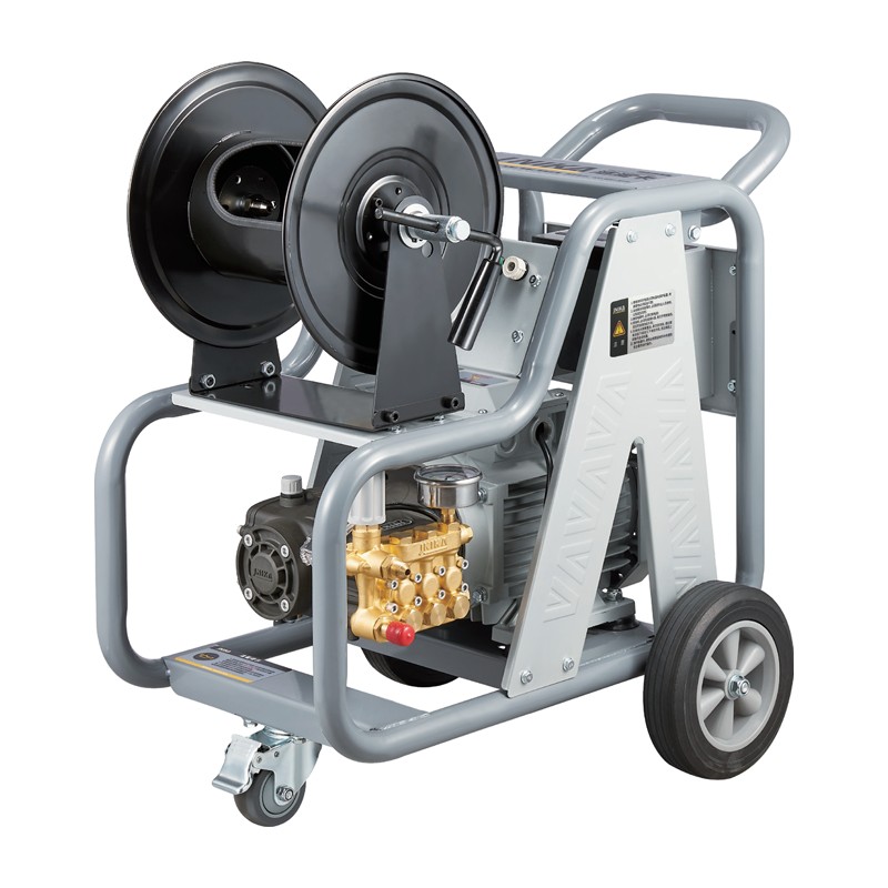 2.5kW electric high pressure washer at pipe dredge machine